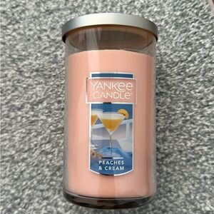 Yankee Candle Peaches & Cream - Soft Pink